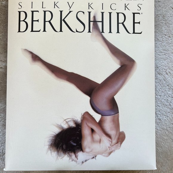 Pantyhose by Berkshire Silky Sheer Kicks control top French Cut Petite BK - Picture 2 of 3